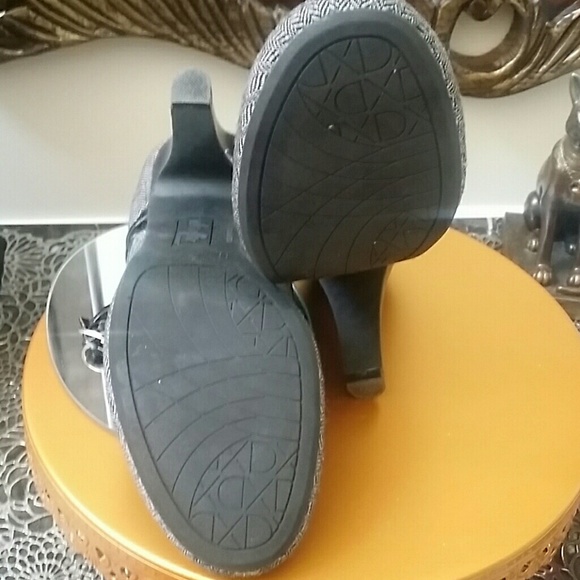 Textured Fabric Grey T-Strap Heels - Picture 4 of 5